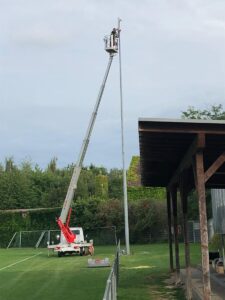 Flutlichtanlage beim TV Hausen strahlt jetzt mit LED-Technik