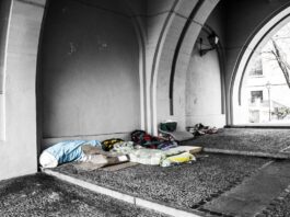 Stadt Frankfurt versorgt obdachlose Menschen bei Hitze