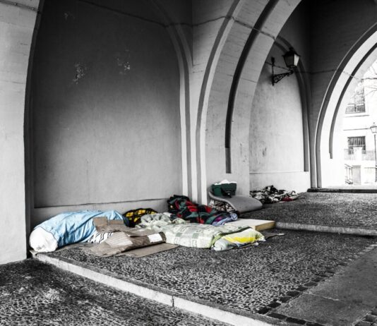 Stadt Frankfurt beendet Übergangslösung für Obdachlose in der Bockenheimer Anlage