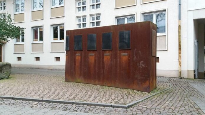 csm_mahnmal_sinti_und_roma_grosse_bachgasse_ludwig_metzger_platz_sibel_oez_cbd316c2e8