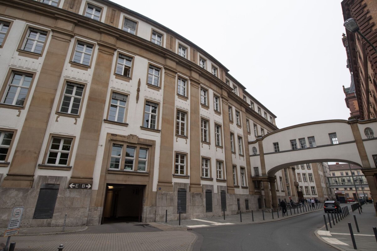 Nachbarn bedrängt und verunglimpft: Drei Jahre Haft für Paar - Rhein Main Verlag