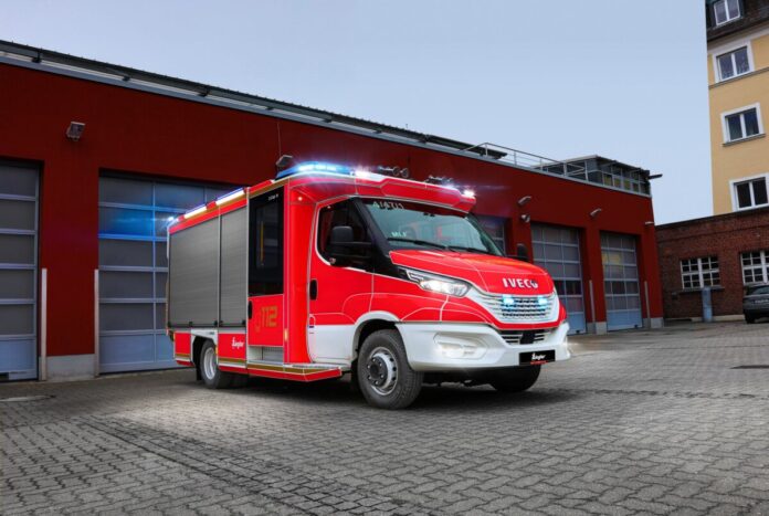 Das neue mittlere Löschfahrzeug MLF Z CAB Iveco Daily wird am 12. November 2022 offiziell für ganz Dreieich in Dienst genommen und in der Feuerwache Offenthal stationiert. (Foto: Stadt Dreieich)