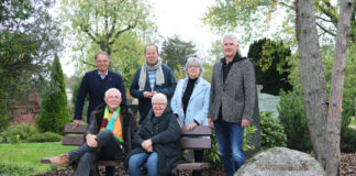 Das Bild zeigt von links: Bürgermeister Dr. Dieter Lang, Dr. Wolfgang Altenburg, Lutz Berger, Helga Giardino, Ruhtraut Zey, Michael Würz. (Foto: Städtische Betriebe)