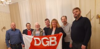 Das Foto zeigt von links nach rechts: DGB-Regionssekretär Horst Raupp (Darmstadt), DGB-Kreisvorsitzender Harald Staier (Höchst), Stellvertretender DGB-Ortsverbandsvorsitzender und Schriftführer Heinrich Seifert, Beisitzer Robert Weber, DGB-Ortsverbandsvorsitzende Britta Ziefle sowie die beiden neuen Stellvertretenden DGB-Ortsverbandsvorsitzenden Matthias Brenner (Mossautal) und Anton Stortchilov (Michelstadt). (Foto: Sindy Bruchmann)