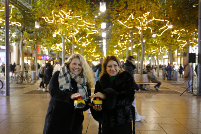 Einschalten der Weihnachtsbeleuchtung Zeil Frankfurt durch SRin Stepahnie Wuest und BMin Gruenberg: (Foto: georg-foto, offenbach)