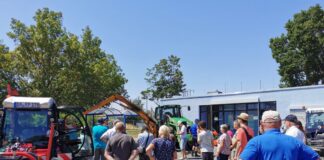 Viel los am Tag der offenen Tür bei der Deichmeisterei des RP Darmstadt in Biebesheim. (© RPDA)