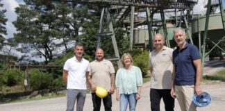 v.l.: Ldt. Oberarzt Dr. Ramin Sadighi, Sebastian Reising, Geschäftsführerin Sibylla Mailänder, Michael Geis und Chefarzt Dr. Klaus Eisenbeis (Foto: LPR)