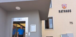 Bürgermeister Geza Krebs-Wetzl im neuen Aufzug. © Stadt GriesheimBürgermeister Geza Krebs-Wetzl im neuen Aufzug. © Stadt GriesheimBürgermeister Geza Krebs-Wetzl im neuen Aufzug. © Stadt GriesheimBürgermeister Geza Krebs-Wetzl im neuen Aufzug. © Stadt GriesheimBürgermeister Geza Krebs-Wetzl im neuen Aufzug. © Stadt GriesheimBürgermeister Geza Krebs-Wetzl im neuen Aufzug. © Stadt GriesheimBürgermeister Geza Krebs-Wetzl im neuen Aufzug. © Stadt GriesheimBürgermeister Geza Krebs-Wetzl im neuen Aufzug. © Stadt GriesheimBürgermeister Geza Krebs-Wetzl im neuen Aufzug. © Stadt GriesheimBürgermeister Geza Krebs-Wetzl im neuen Aufzug. © Stadt GriesheimBürgermeister Geza Krebs-Wetzl im neuen Aufzug. © Stadt GriesheimBürgermeister Geza Krebs-Wetzl im neuen Aufzug. © Stadt GriesheimBürgermeister Geza Krebs-Wetzl im neuen Aufzug. © Stadt GriesheimBürgermeister Geza Krebs-Wetzl im neuen Aufzug. © Stadt GriesheimBürgermeister Geza Krebs-Wetzl im neuen Aufzug. © Stadt GriesheimBürgermeister Geza Krebs-Wetzl im neuen Aufzug. © Stadt GriesheimBürgermeister Geza Krebs-Wetzl im neuen Aufzug. Foto: Stadt Griesheim