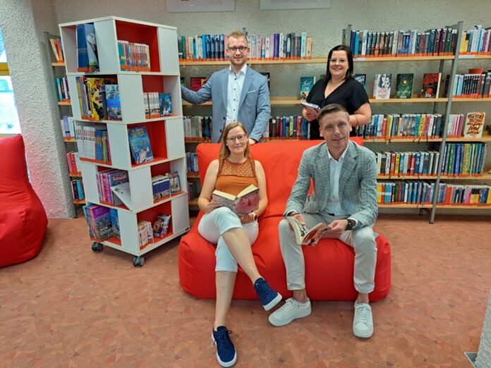 Presse Griesheim 20240711 - Spende Sparkasse an Stadtbücherei © Stadt Griesheim