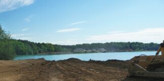Bild: An diesem Baggersee ist Baden verboten (© RP Darmstadt) 