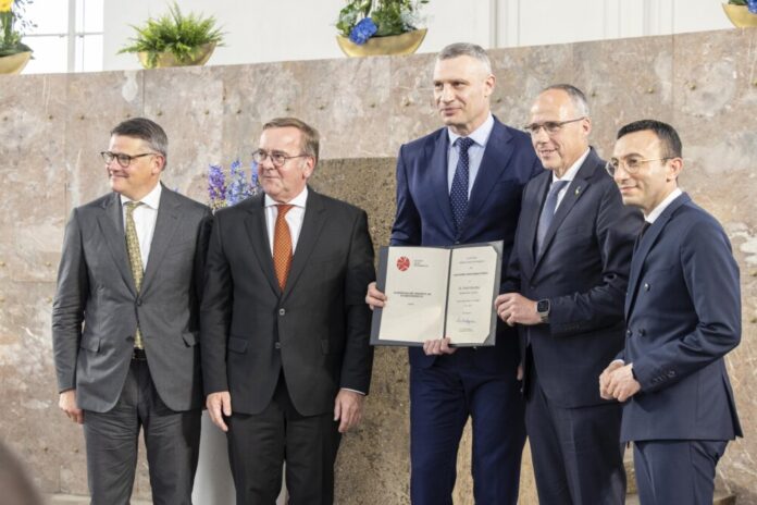 Boris-Rhein-Boris-Pistorius-Vitali-Klitschko-Peter-Beuth-Mike-Josef-Copyright-Stadt-Frankfurt-am-Main-Martin-Leissl