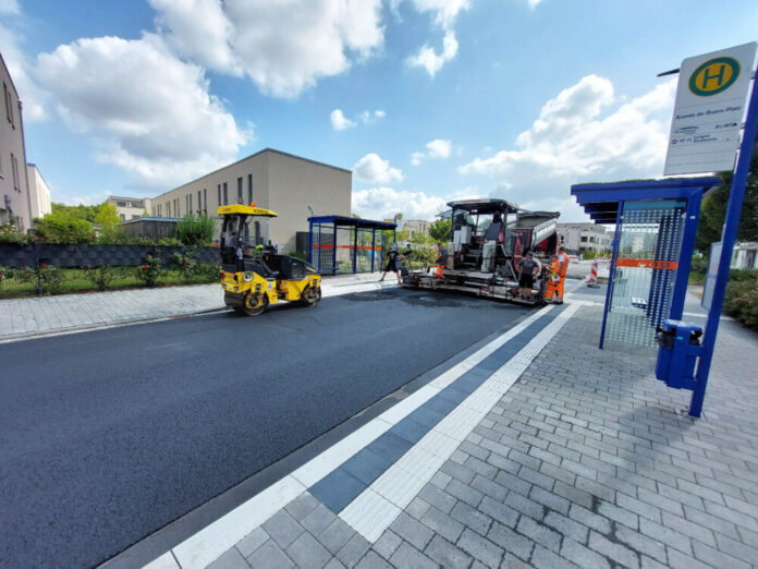 Am Aranda-de-Duero-Platz entstan-den zwei barrierefreie Bushaltestellen. Foto: Russer/Stadt Langen