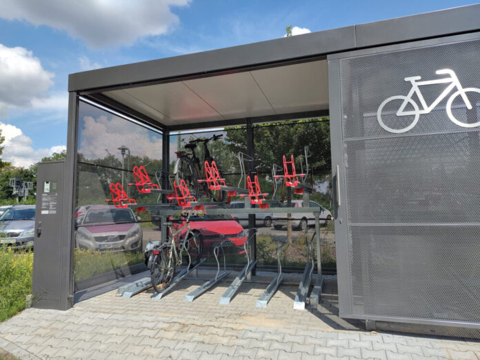 Am Dieburger Bahnhof stehen jetzt 48 zusätzliche Fahrradstellplätze in zwei neuen Sammelschließanlagen zur Verfügung. Foto: Stadt Dieburg