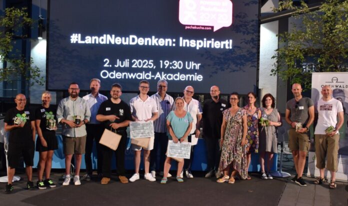 Gruppenbild mit Gewinnern des Preisgelds