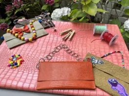 Dreimal ist das Deutsche Ledermuseum zu Gast „Unterm Schermsche“. Am 5. und 8. August werden Tiere aus Lederstücken gefertigt. Kreative Taschen aus Leder können am 23. August „Unterm Schermsche“ angefertigt werden. Foto: Deutsches Ledermuseum, N. Ungar
