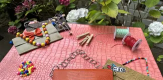 Dreimal ist das Deutsche Ledermuseum zu Gast „Unterm Schermsche“. Am 5. und 8. August werden Tiere aus Lederstücken gefertigt. Kreative Taschen aus Leder können am 23. August „Unterm Schermsche“ angefertigt werden. Foto: Deutsches Ledermuseum, N. Ungar