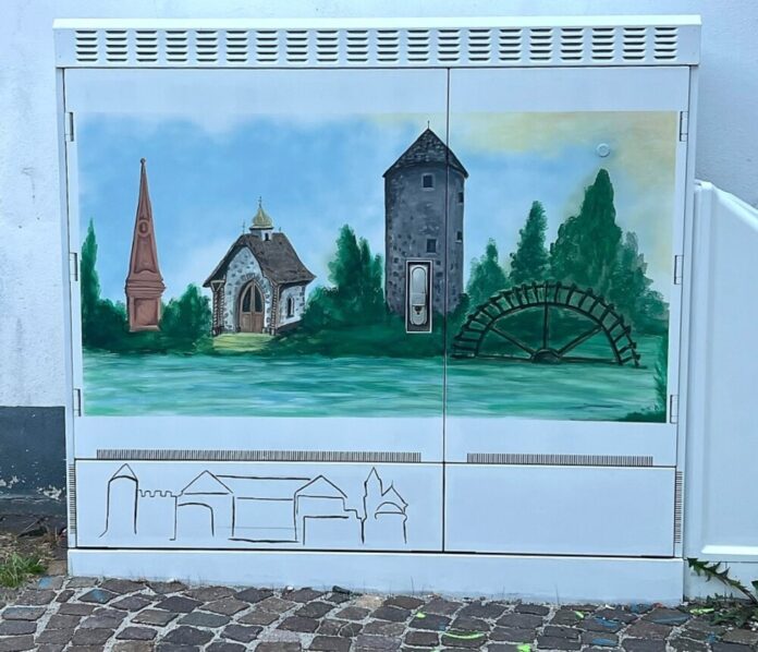 Auch vor dem Dieburger Rathaus ist ein Stromkasten gestaltet worden. Foto: Stadt Dieburg