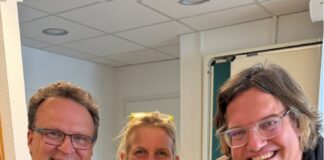 Die Jury besteht aus (v.l.): Peter Krausch (Idee & Ton Studio), Franziska Hoefer (Inhaberin Apotheke zum Löwen) und Dr. Ralph Philipp Ziegler (Kulturamtsleiter und Künstlerischer Leiter der Capitol Classic Lounge). Foto: Privat