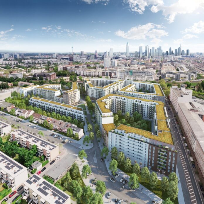Visualisierung: Vier Wohnblöcke mit begrünten Innenhöfen sowie zwei weiteren Gebäuderiegeln bietet rund 3000 Menschen mitten in Frankfurt einen Ort zum Wohnen und Leben, Copyright: Instone Real Estate