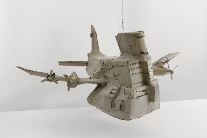 Hans-Jörg Georgi, Flugzeugobjekt aus Pappe, 20. Jahrhundert, Copyright: Hans-Jörg Georgi, Atelier Goldstein, Foto: Axel Schneider