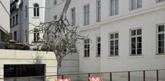 Liegestühle vor dem Jüdischen Museum Frankfurt, Copyright: Kulturamt Stadt Frankfurt am Main