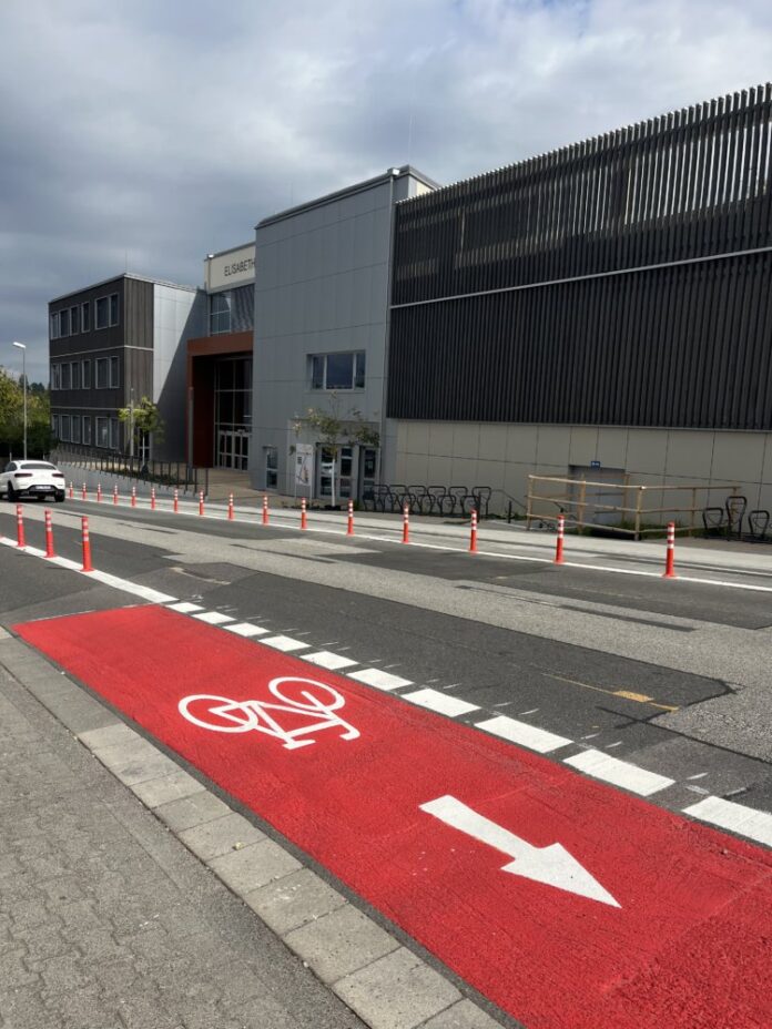 250917___Protected-bike-lane-Dotzheim