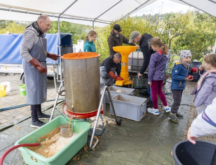 Viele Gäste wollten das süße Getränk genießen Heusenstamm Bild 1