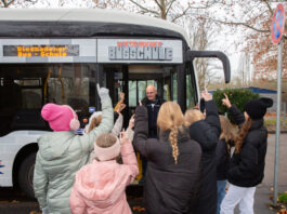 Busschule in Wiesbaden: ESWE Verkehr und Stadt stärken Verkehrssicherheit von Kindern