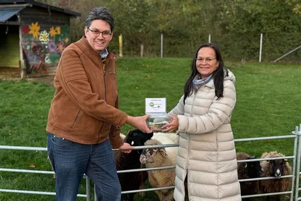 5feda1ca7d4b40cbbf13ffed8bd5af5d