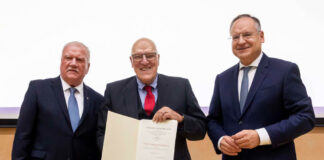 Bundesverdienstkreuz 1. Klasse für Lothar Mark aus Rodgau