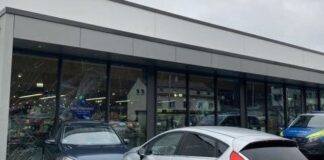Glimpflicher Ausgang bei Verkehrsunfall auf Discounter-Gelände in Neu-Isenburg