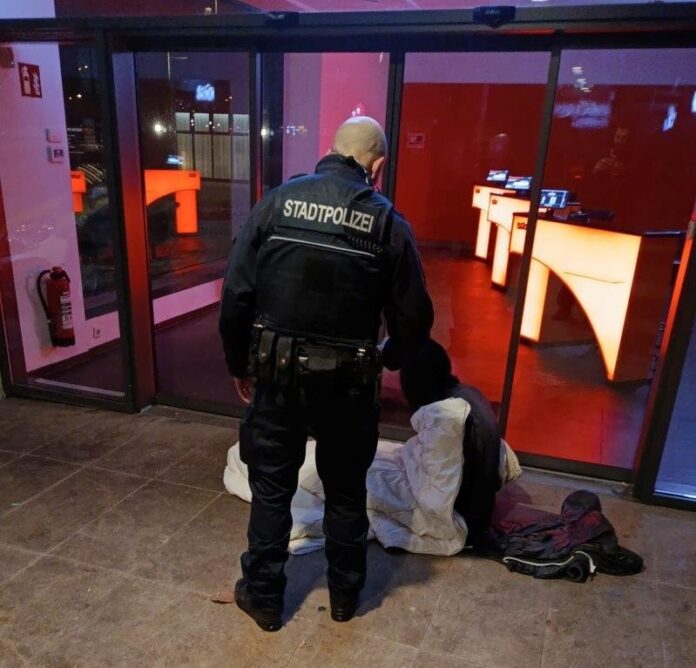 260114-Stadtpolizei_verteilt_Tee_01