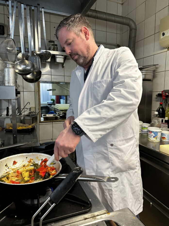 Aus-dieser-Pfanne-wurde-gerade-serviert-auch-hier-muss-die-Temperatur-stimmen-Copyright-Ordnungsamt-Frankfurt-am-Main