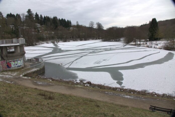 PresseOR_Eis Stausee