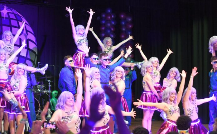 1.000 Leute feiern auf dem Settchesball Epperthausen Bild 1