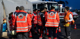 Rettungsdienstverstärkung und Schnelleinsatzgruppen des DRK bei Großbrand im GSI-Helmholtzzentrum