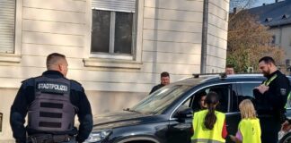 Schulweg: Stadtpolizei Wiesbaden und Diesterwegschule kontrollieren Straßenverkehr