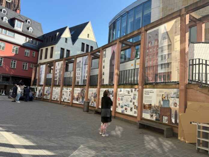 Bannerausstellung-Neue-Altstadt-2-Copyright-DomRömer-GmbH