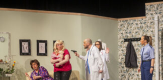 Laienspielgruppe Nieder-Roden sorgt mit Komödie aus der Schönheitsklinik für beste Unterhaltung