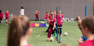 50 Mädchen trainieren auf dem DFB-Campus beim Turbokick von „GRLS WNTD SOCCER“