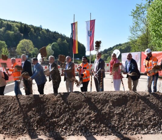 Feier zum offiziellen Baubeginn der Zeller Brücke
