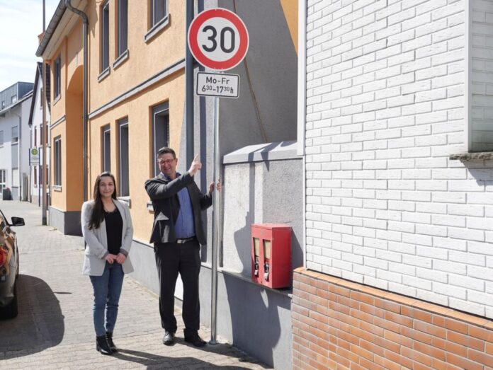 Tempo 30 Rheinstraße Querformat zugeschnitten