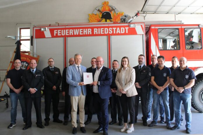 ffw_bescheidübergabe_drehleiter