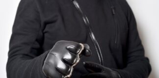 Offenbar mit Schlagring verletzt: Zügige Festnahme und Ermittlungen gegen 48-Jährigen in Neu-Isenburg