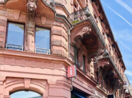 Tourist Information Wiesbaden erhält i-Marke: Qualitätssiegel für drei Jahre bestätigt