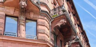 Tourist Information Wiesbaden erhält i-Marke: Qualitätssiegel für drei Jahre bestätigt