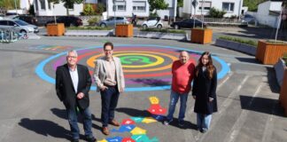 Bunte Hingucker statt Einheitsgrau: Künstler Solly Guigui auf dem Taunusplatz in Langen aktiv