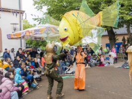 Bunte Theater-Parade begeistert in Seligenstadt