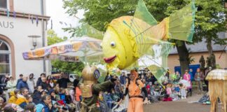 Bunte Theater-Parade begeistert in Seligenstadt
