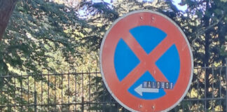 Lorsch: Beklebte Verkehrsschilder gefährden die Verkehrssicherheit